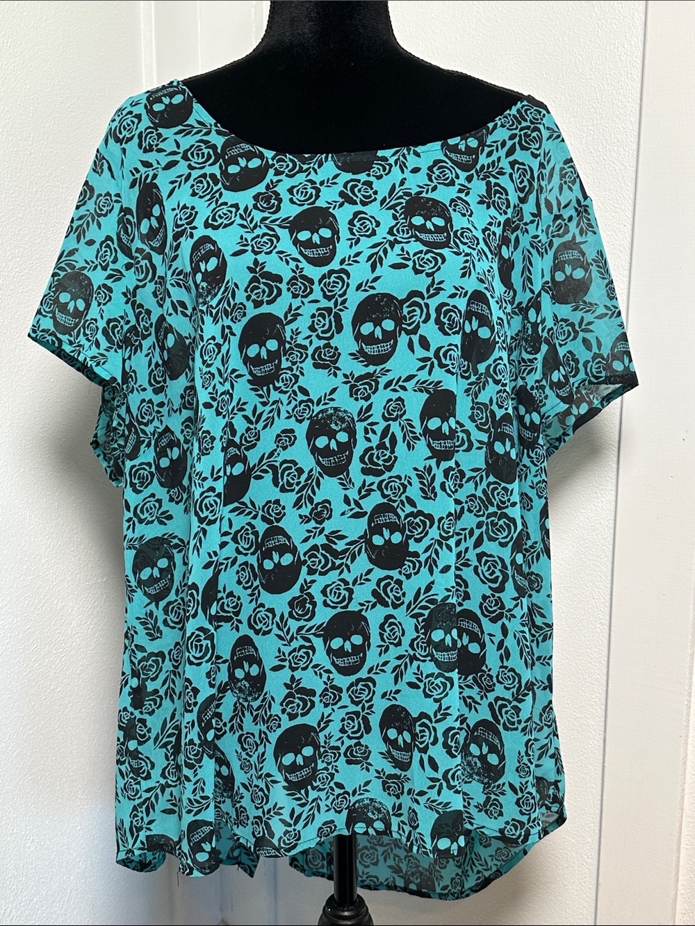 Torrid Turquoise Skull & Rose Short Sleeve Top Size 3X